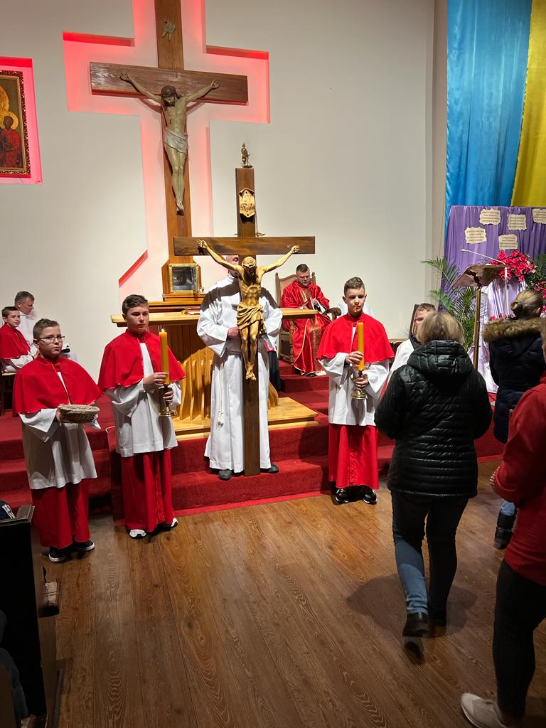 Wielki Piątek W Naszej Kaplicy Zdjęcia Zapraszamy Do Adoracji Przy Grobie Pańskim Parafia 6663